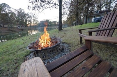 TinyLakeEscape in Fayette County with hot tub