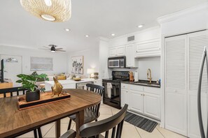 Dining - Naples 2-BDRM Condo, SuperClean, Patio, Lake Park! (Naples)