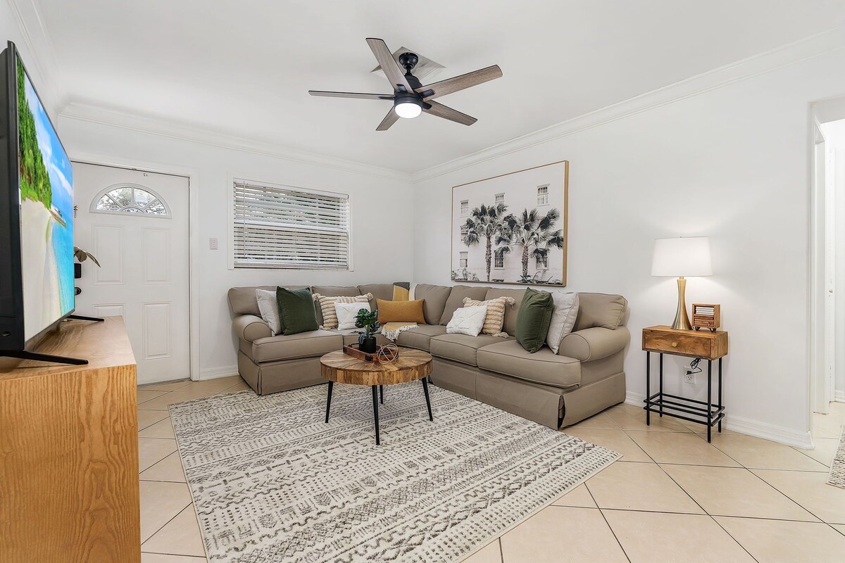 Photo 3 of Naples 2-BDRM Condo, SuperClean, Patio, Lake Park!