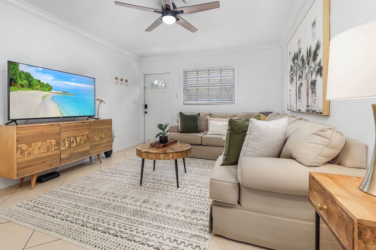 Photo 4 of Naples 2-BDRM Condo, SuperClean, Patio, Lake Park!