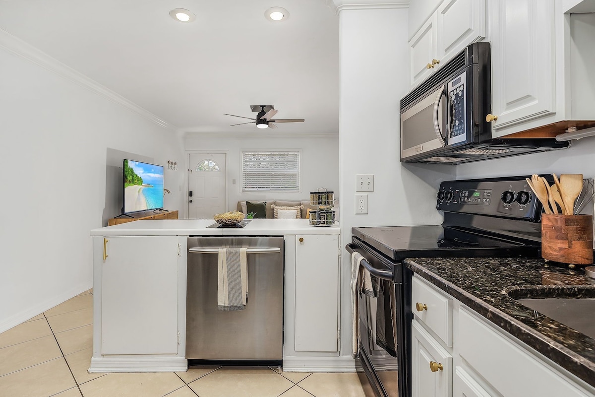 Photo 7 of Naples 2-BDRM Condo, SuperClean, Patio, Lake Park!