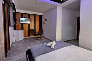 Double Room | Minibar, free WiFi, bed sheets - luxury suites (Tiberias)