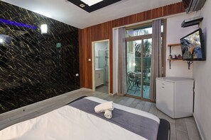 Double Room | Minibar, free WiFi, bed sheets - luxury suites (Tiberias)