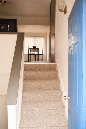 Interior - Bright, Comfy Space for 3 | Budget-Friendly Stay (Pittsburgh)