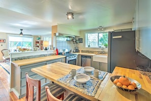Réfrigérateur, micro-ondes, plaque de cuisson, lave-vaisselle