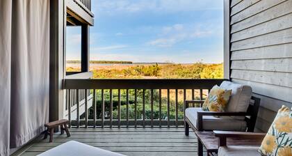 Stunning Beachfront w/ Breathtaking Views! 1BR/2BA; Amenity Access included!