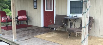 Cozy Cabin by the Pond