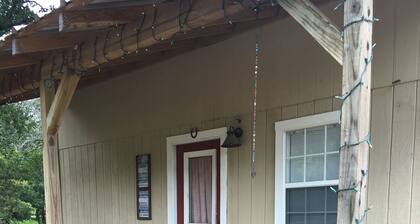 Cozy Cabin by the Pond