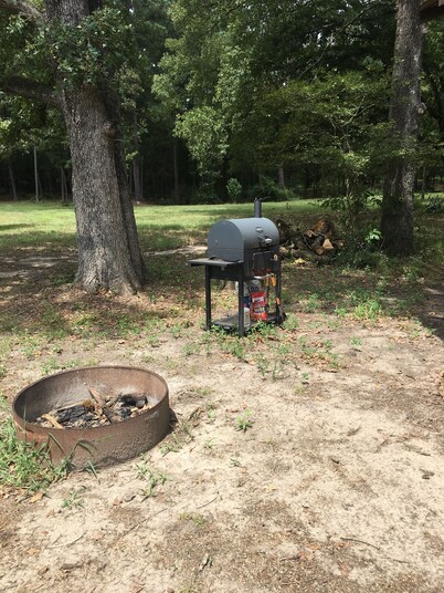 Cozy Cabin by the Pond