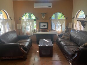 Una Smart TV, libros