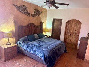 3 bedrooms, in-room safe, travel cot, free WiFi