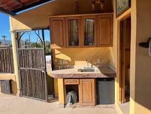 المنطقة المحيطة بالمنشأة