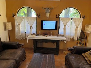 Una Smart TV, libros