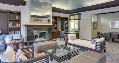 Serene Irvine Retreat w/ Heated Pool Access!