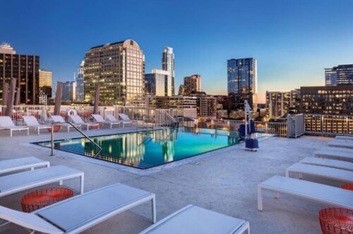 1BD/Austin - Rooftop Pool & Firepit, BBQ!