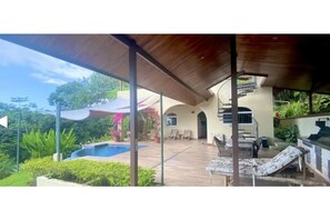 Outdoor dining - Villa Todo Tranquilo Three Bedroom Villa with Pool (Provincia de Puntarenas)