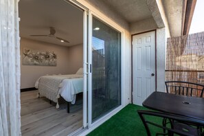 3 camere, una scrivania, ferro/asse da stiro, culla da viaggio