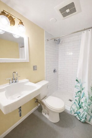 Hårføner og håndklær