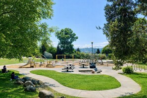 Children’s area - Fremont Artist`s Suite | Walk to Ballard & Zoo (Seattle)