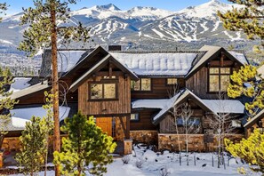 House, 5 Bedrooms | Exterior