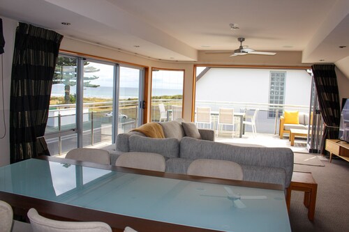 Beachfront on Marine Parade with room for the family
