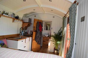 Cabin, 1 Queen Bed | Interior