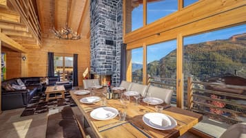 Chalet (4 Bedrooms) | Front of property