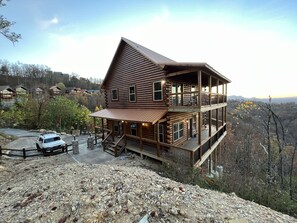 Exterior - View, Views, Views! Watch Dollywood fireworks from your own balcony! (sevierville)