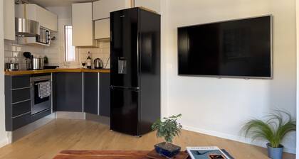 Central Bright and Cosy Condo