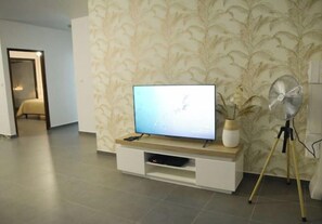 2 عدّة غرف نوم ومكتب ومكواة/لوح كي وواي فاي