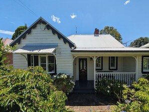 Exterior - Cuyong Cottage, Katoomba, Blue Mts. (Katoomba)