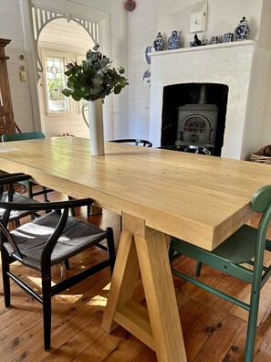 Dining - Cuyong Cottage, Katoomba, Blue Mts. (Katoomba)