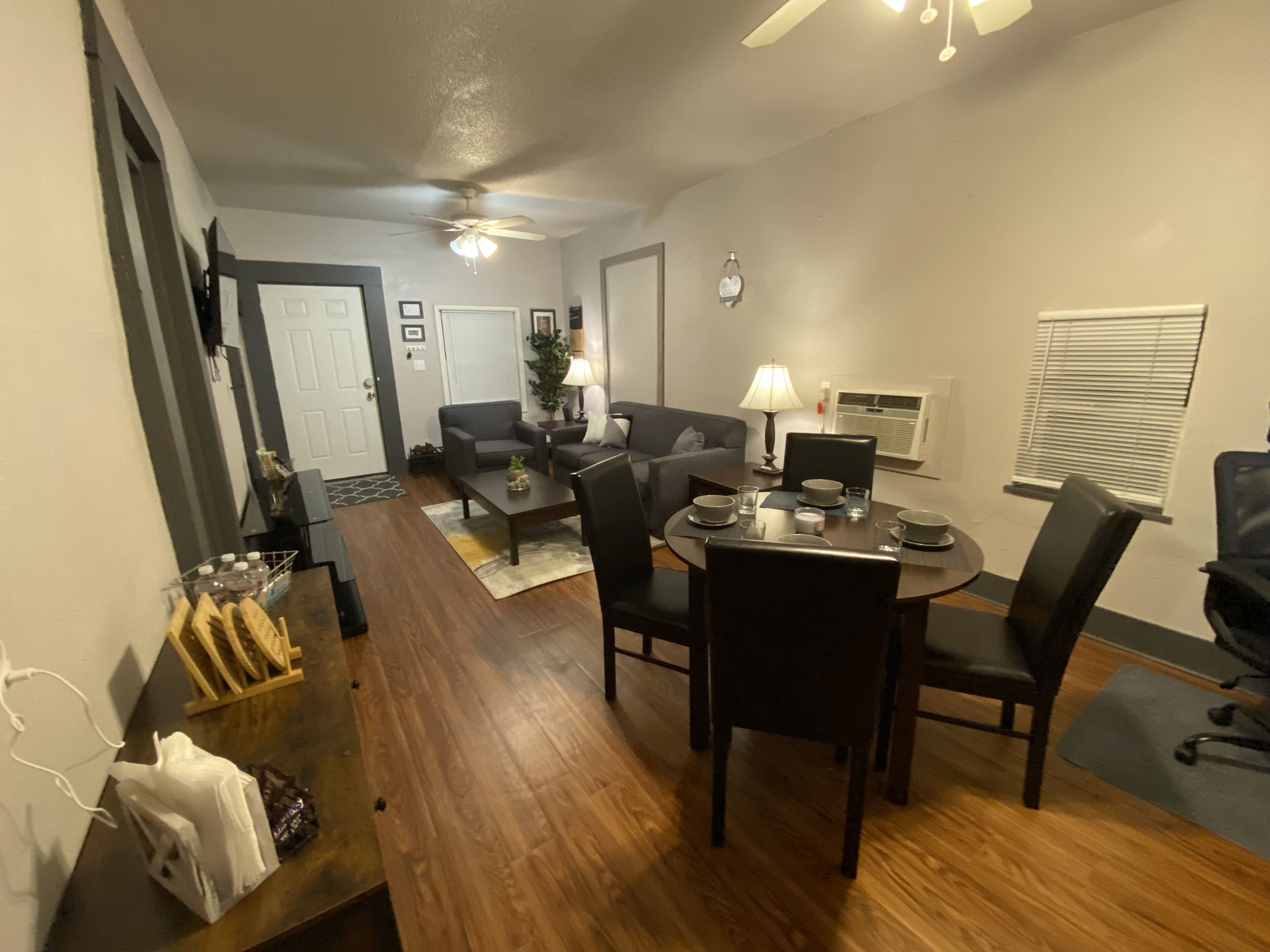 Social area with dining area for 4,