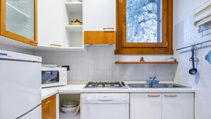 Panoramic Apartment, Lake View | Private kitchen - La Perla del lago (Malcesine)
