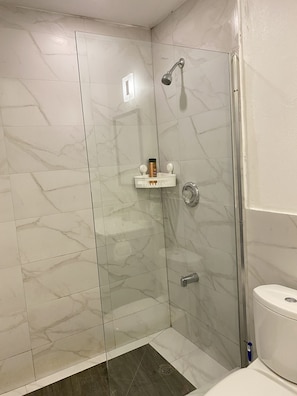 Shower - Lovely Studio in Venetian Road (Providenciales)