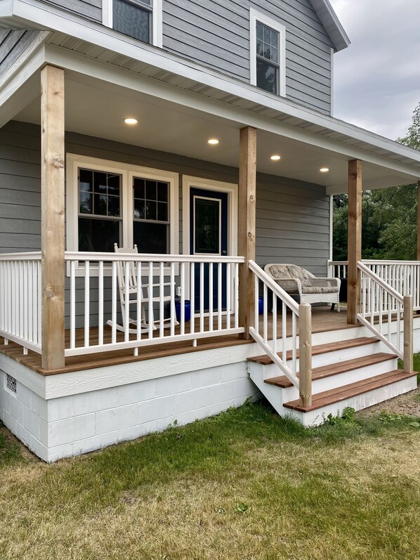 Terrace/patio - Walk to downtown (Hayward)