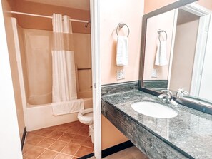 Room, 1 King Bed | Free WiFi, bed sheets - Laker Inn (Russell Springs)