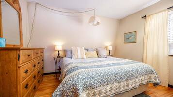 3 bedrooms, iron/ironing board, free WiFi, bed sheets