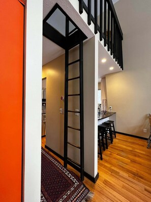 Interior - 🏡 Sugarloaf Chalet – Pet Friendly Escape | Hot Tub • Fireplace • Loft • Bar Area ➠ 2510 (Cedar)