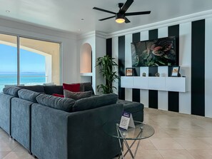 TV, Netflix, lettore DVD, servizi in streaming