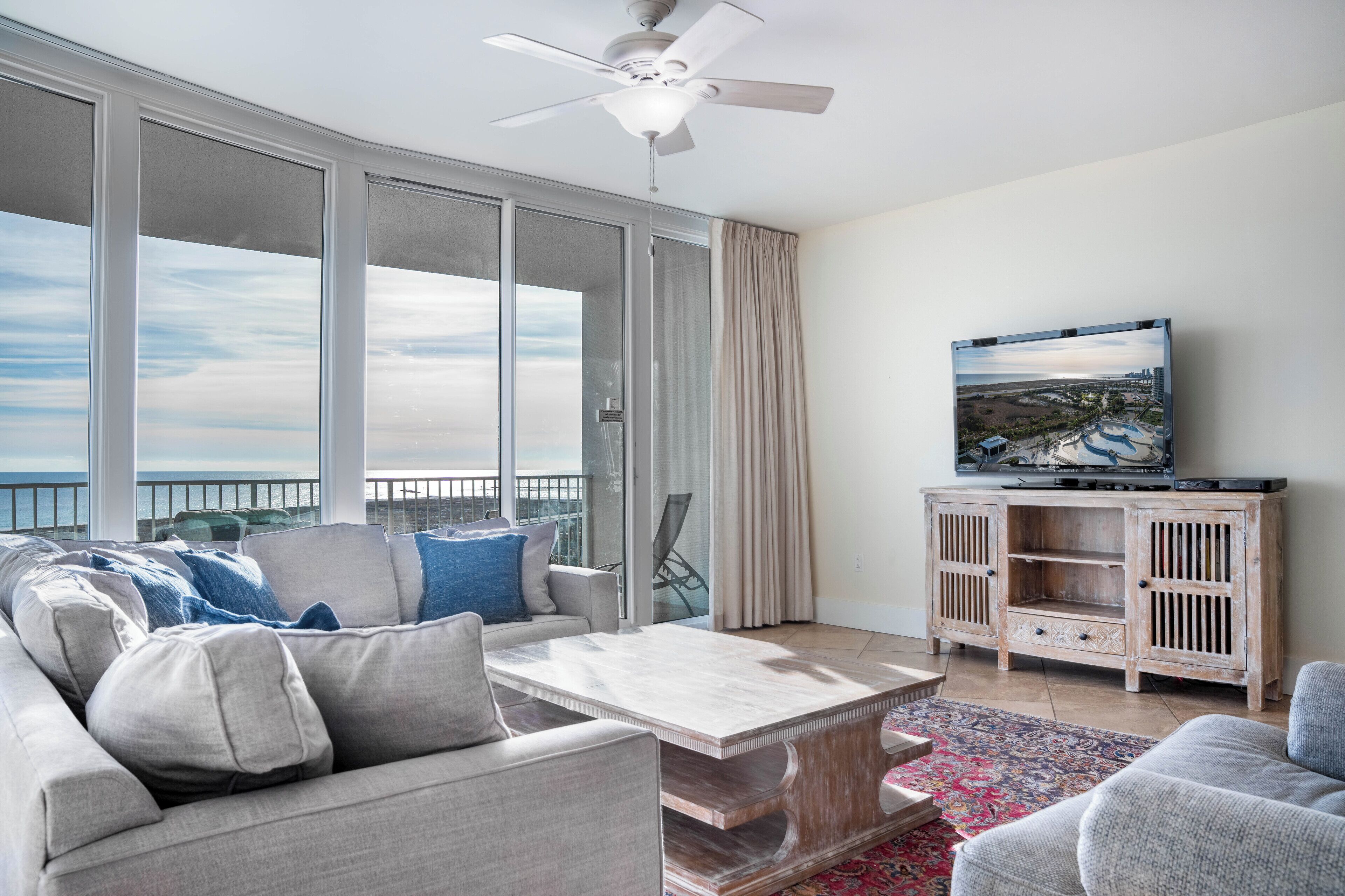 TV connectée, lecteur de DVD, table de tennis de table