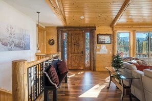 Smart-TV, Kamin, Arbeitsbereiche