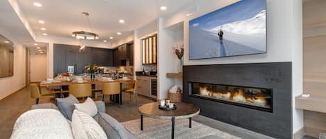 TV, fireplace