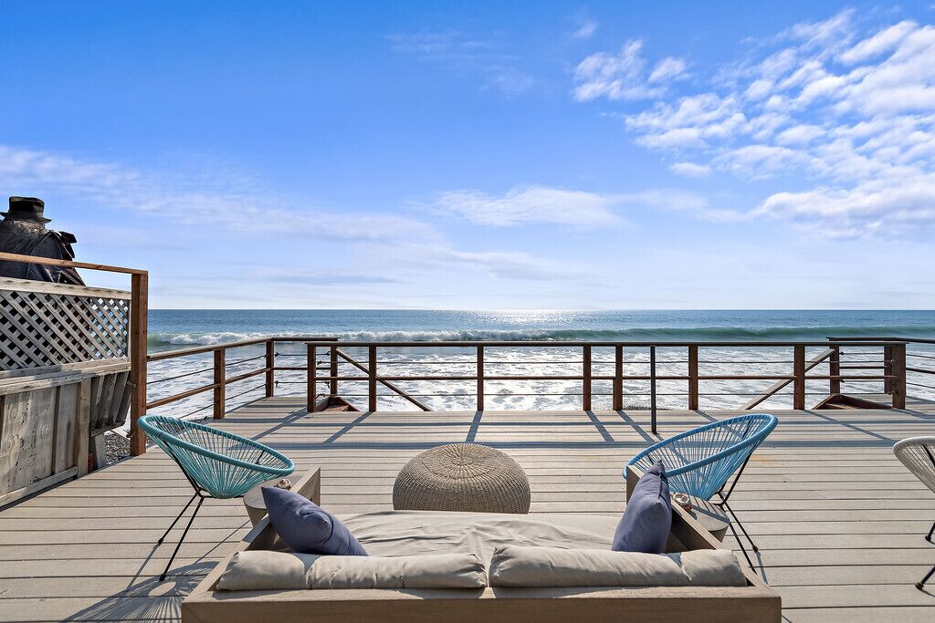 Cozy Beach Cottage On The Sand!
