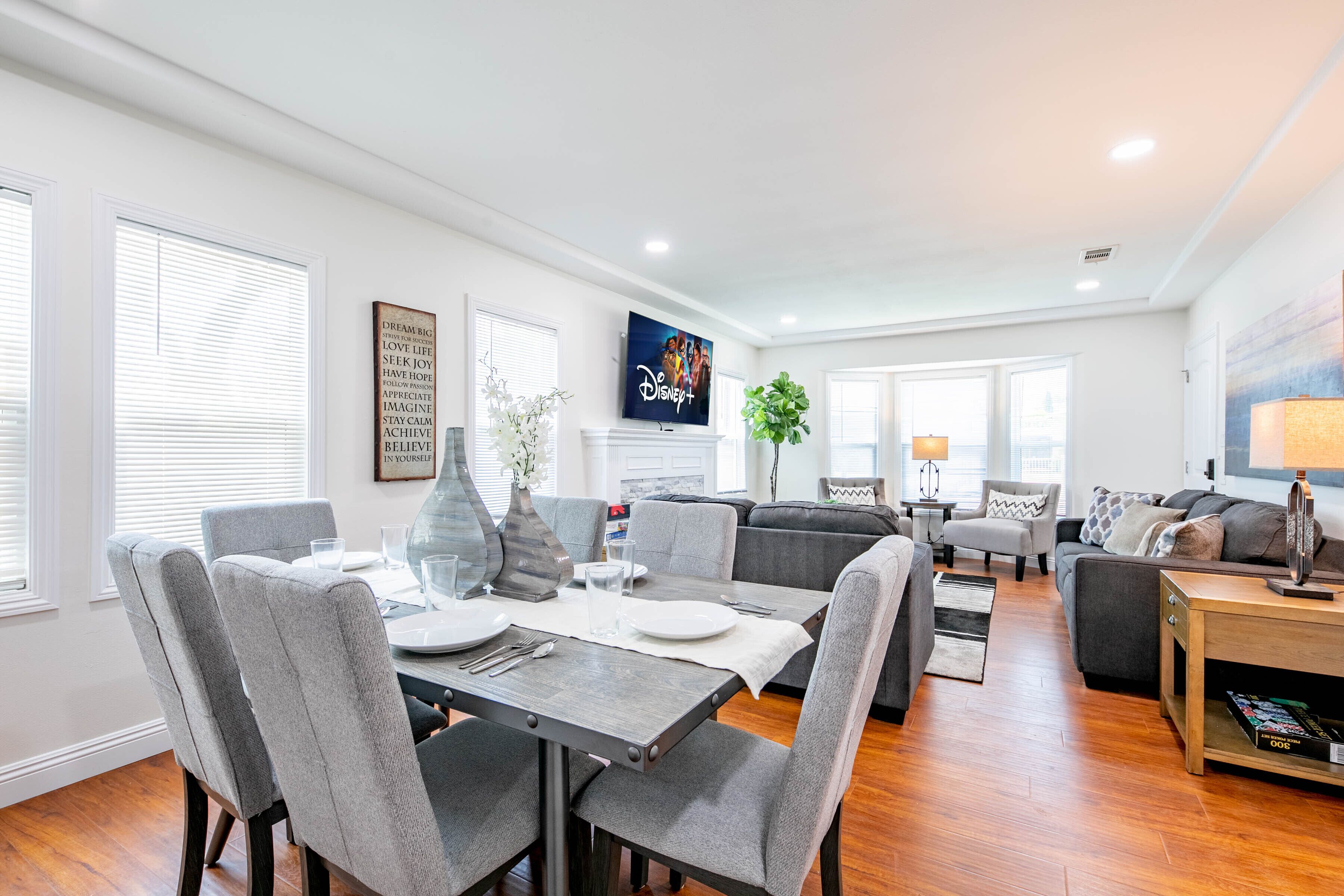 2 Homes on One Property, near DTLA 6bd-3ba, btw Disney & Hollywood!