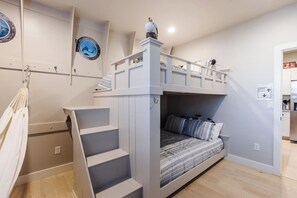4 bedrooms, iron/ironing board, free WiFi, bed sheets - On The Rocks | Themed with Ball Pit & Hot Tub (Hurricane)