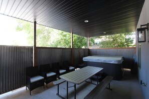 Outdoor dining - On The Rocks | Themed with Ball Pit & Hot Tub (Hurricane)