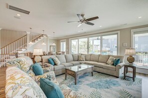 Televisión y chimenea