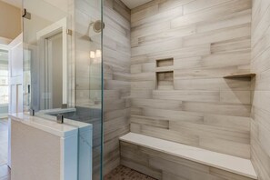 Douche, serviettes fournies