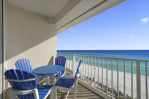 Outdoor dining - Crystal Dunes 601 4BR Penthouse w/ an effortless walk to the beach! (Destin)